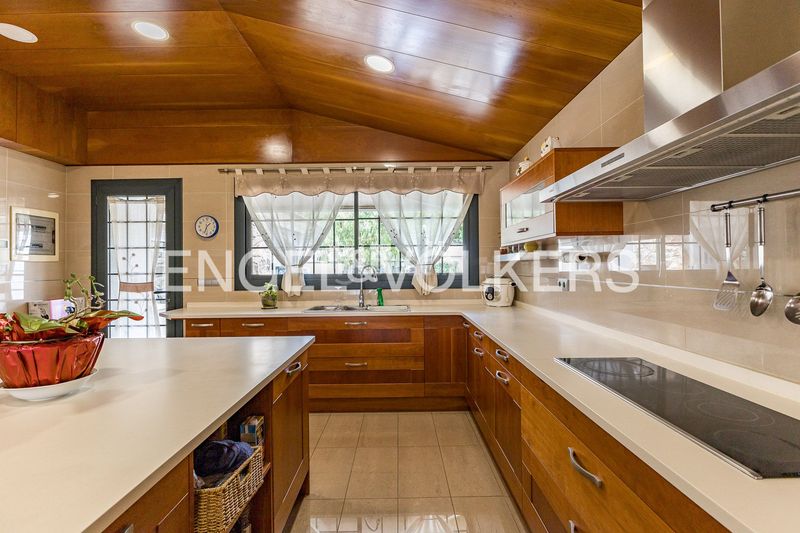 Foto db4e0f54-78a2-4841-9c32-e3eb13627bcf. Casa amb calefacció aparcament piscina a Mas Mel Calafell
