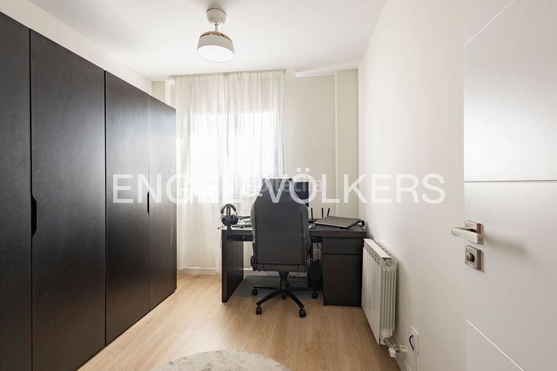 Foto 141a58b9-1560-4dc1-976e-078863525633. Àtic amb calefacció aparcament a Centre Viladecans