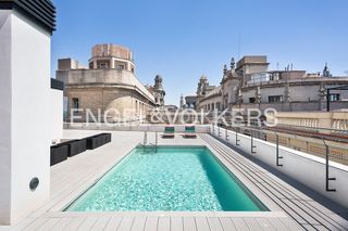 Miete Dachwohnung in Gòtic. Ático vacacional con piscina  comunitaria