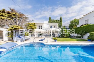 Casa a Roda de Barà. Exclusiva residencia reformada con piscina y zonas de relax
