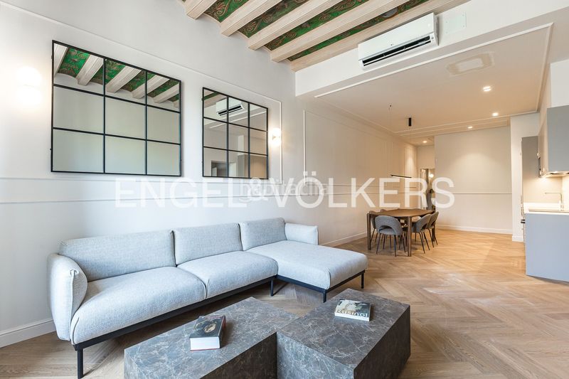 Foto fadc27bc-ebb2-4e22-9693-a088286822f1. Pis amb calefacció piscina a St. Pere - Sta. Caterina - El Born Barcelona