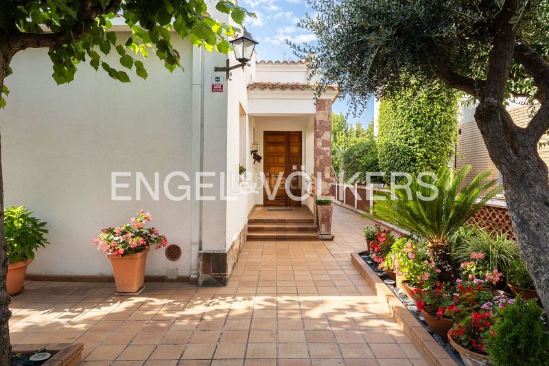 Foto 0b437a9e-b0a4-462f-abb9-51c0a54c8d18. Casa amb calefacció a Centre Mataró