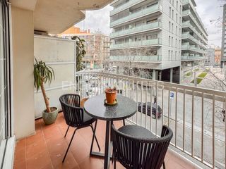 Alquiler Piso en La Nova Esquerra de l´Eixample. Precioso piso de alquiler vacacional con terraza