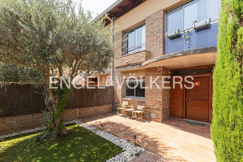 Foto 07da67eb-5405-4e28-b7a0-551f74d70664. Casa adossada amb calefacció aparcament piscina a Cabrils