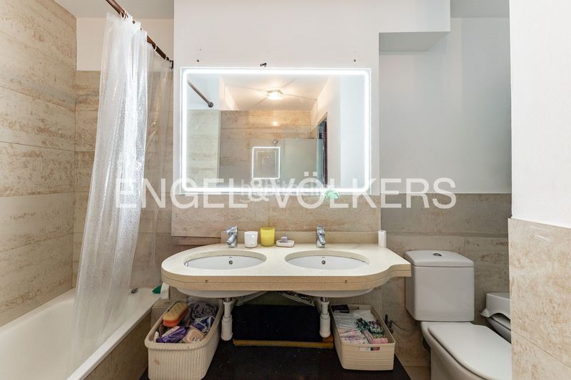 Foto a5051da8-4135-43dd-8543-6748acb01472. Casa adossada amb calefacció aparcament piscina a Cabrils