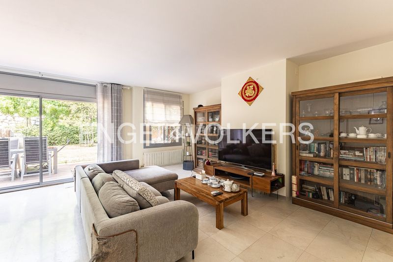 Foto aa484200-cd84-40fb-a839-df039d21e92e. Casa adossada amb calefacció aparcament piscina a Cabrils