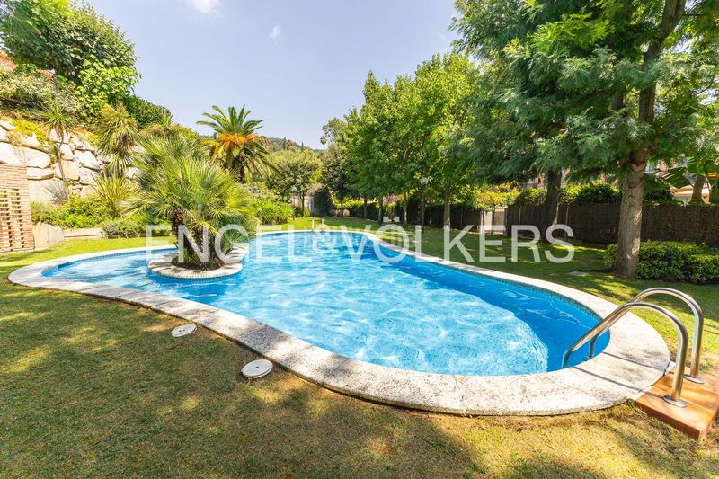 Foto efd49de0-b722-4be6-9d2a-a52cf9d84bb5. Casa adossada amb calefacció aparcament piscina a Cabrils