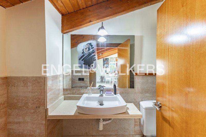 Foto fa1b2e52-02d8-425e-bb80-4b68d7f29759. Casa adossada amb calefacció aparcament piscina a Cabrils