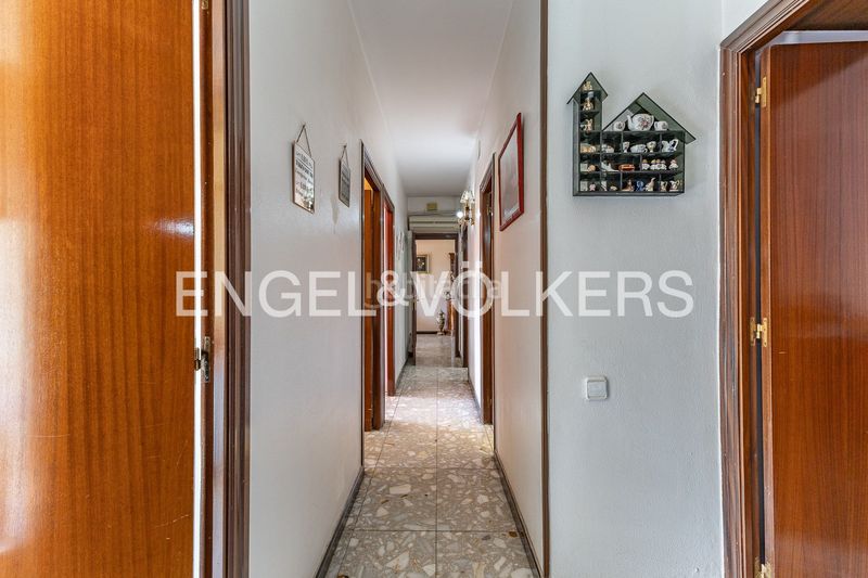 Foto b888d4b6-8ba0-4442-a40f-a0516ba73c6b. Pis amb calefacció aparcament a La Sagrera Barcelona