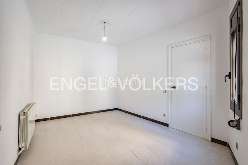 Foto 026f5fb1-d1ac-43b1-b636-134c338e91a0. Haus mit heizung in Santa Coloma de Cervelló