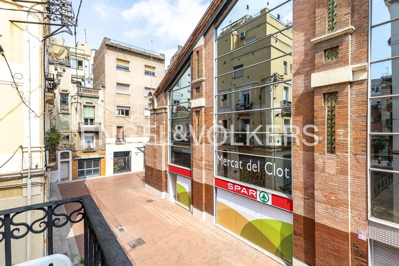 Foto 25254dce-71de-4459-8254-e2fa3f780119. Pis amb calefacció a El Clot Barcelona