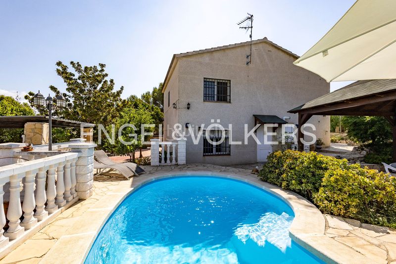 Foto be853266-8c98-4ce8-b92d-bc2b2239d110. Casa amb calefacció aparcament piscina a Mas Borràs-Coto del Rey Vendrell (El)
