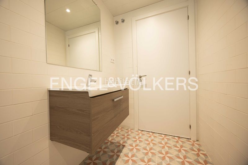 Foto 3b3db8d8-8cd8-4e0f-b27f-9c46712176d2. Planta baixa amb calefacció a Putget - Farró Barcelona