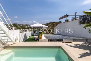 Casa adossada a Montgat. Casa en montgat con vistas al mar