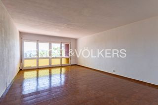 Pis a Molins de Rei. Gran piso señorial con terraza privativa, vistas a la montaña y