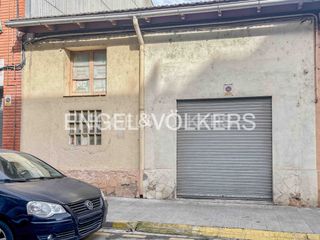 Casa a Can Sant Joan. Edificio para rehabilitar