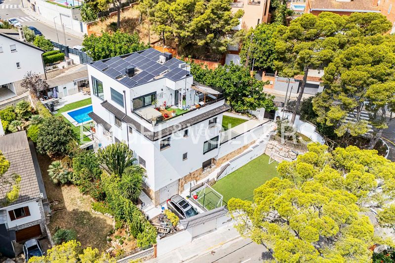 Foto 0d12c066-2095-40de-9c3c-8d85df28f2ca. Casa amb calefacció aparcament piscina a Montmar Castelldefels