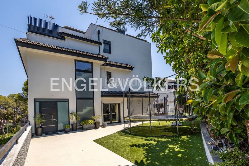 Foto 867297a6-e86d-4ace-9668-cea4ceaaee16. Casa amb calefacció aparcament piscina a Montmar Castelldefels