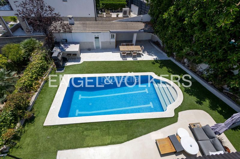 Foto 9f78d672-8ec9-405d-b8a8-d11178e77f4b. Casa amb calefacció aparcament piscina a Montmar Castelldefels