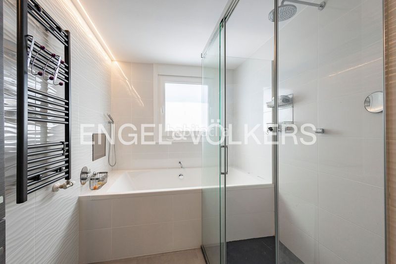 Foto a8a9863c-c266-422c-bb15-56ff88e1585d. Casa amb calefacció aparcament piscina a Montmar Castelldefels