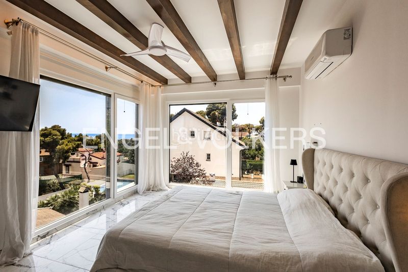 Foto ac8418b1-609e-4517-abb7-0014f0d05eec. Casa amb calefacció aparcament piscina a Montmar Castelldefels