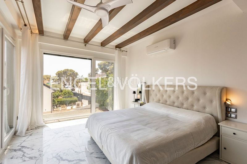 Foto ae72fd86-3907-43cb-9921-5102f05abf8d. Casa amb calefacció aparcament piscina a Montmar Castelldefels