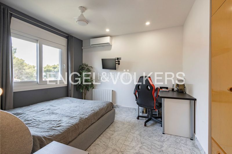 Foto bd0c49d2-b59b-420d-9f80-b06210f3fe1c. Casa amb calefacció aparcament piscina a Montmar Castelldefels