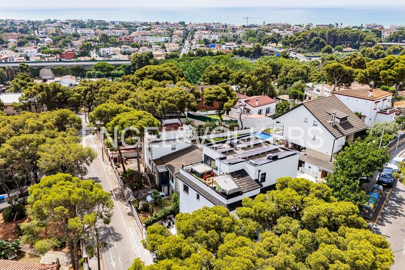 Foto cd5913a7-98d3-4a29-a918-18df9cbf3648. Casa amb calefacció aparcament piscina a Montmar Castelldefels