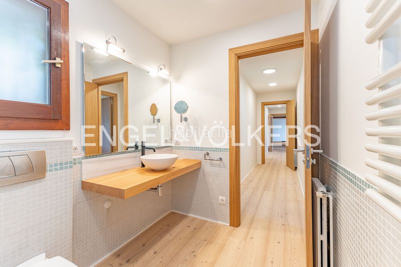 Foto a74c1d82-9bd4-4fe7-b94a-3e53863eb476. Casa amb calefacció aparcament piscina a Cabrera de Mar