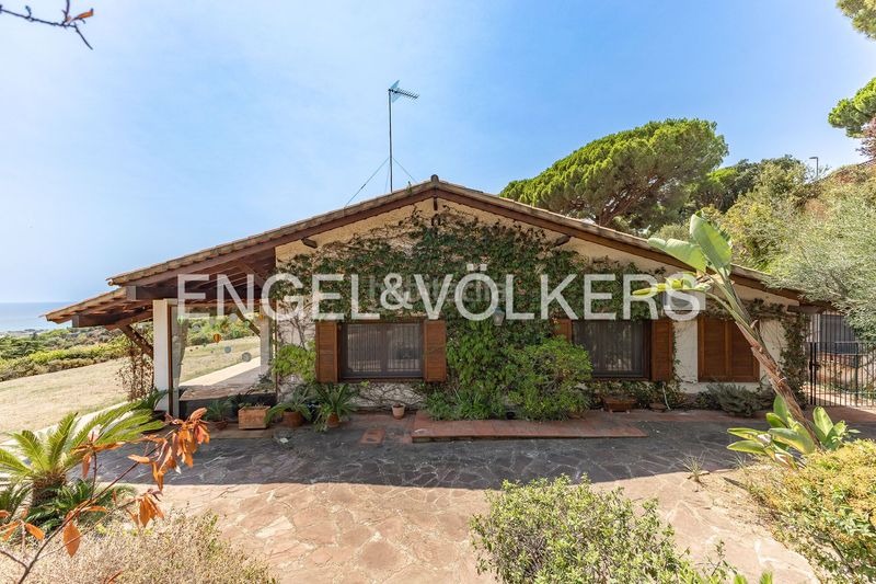 Foto fb3b25e5-a3cc-4296-93a3-69fb8c56c2c6. Casa amb calefacció aparcament piscina a Cabrera de Mar
