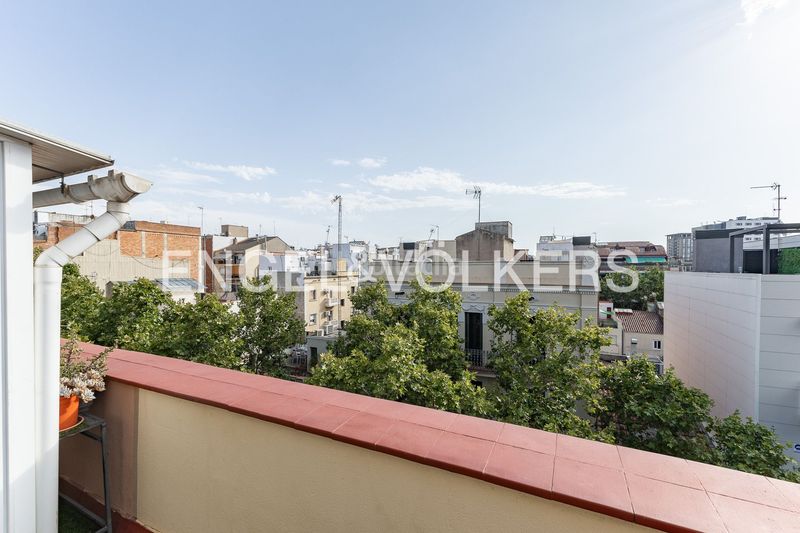 Foto 2dab3e20-a421-4858-b3ff-0e49e0c992c2. Àtic amb calefacció a Sants Barcelona