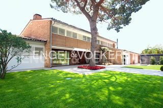 Lloguer Casa a Pedralbes. Impresionante casa temporal reformada en pedralbes