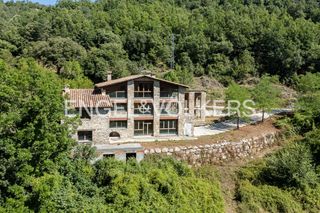 Bauernhof in Vall de Bianya (La). Exclusiva masía catalana en el valle de bianya