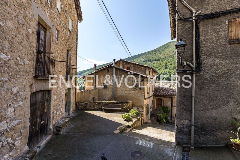 Foto 48f25696-48b9-4b11-ba92-5c325c0f5573. Casa amb calefacció a Cercs