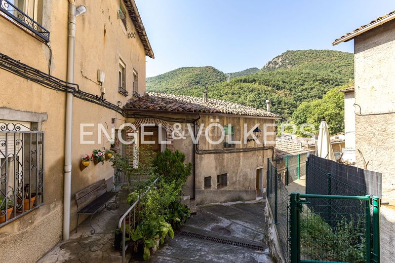 Foto 9960a7d2-a593-4e9f-b598-73b62b447630. Casa amb calefacció a Cercs
