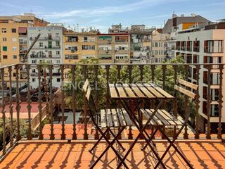 Affitto Appartamento in Sant Antoni. Apartamento vacacional de diseño en gran vía de les corts