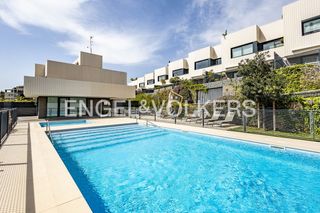 Rent Semi detached house in Finestrelles. Casa nueva de marca, con todas las comodidades