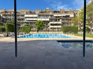 Lloguer Pis a Poblenou. Espectacular piso con piscina, terraza y muebles a estrenar en p