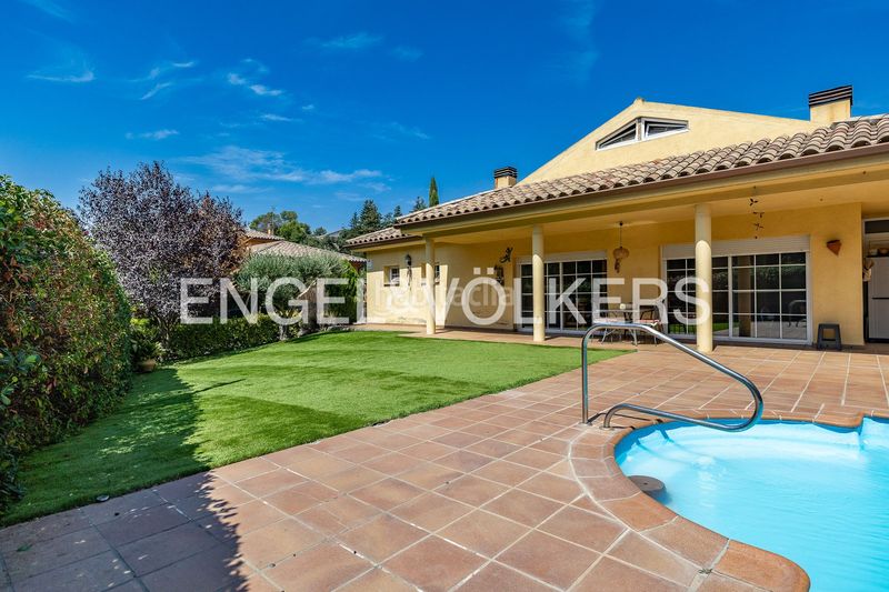 Foto ea932d35-c3d8-4e36-9f18-c2204f181e23. Casa amb calefacció aparcament piscina a Seva