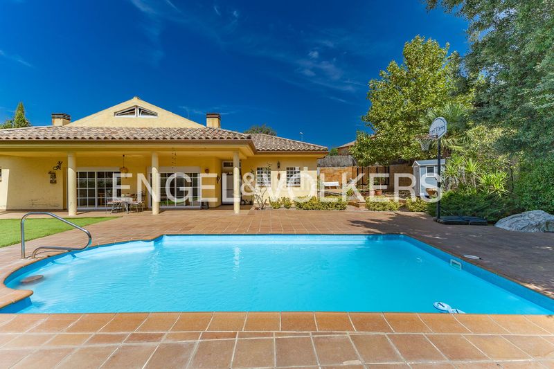 Foto fbe85bf2-b09a-4945-b67e-509e462389a0. Casa amb calefacció aparcament piscina a Seva