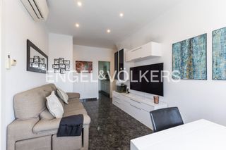 Flat in El Gall. Acogedor apartamento renovado con balcón sur en esplugues de llo