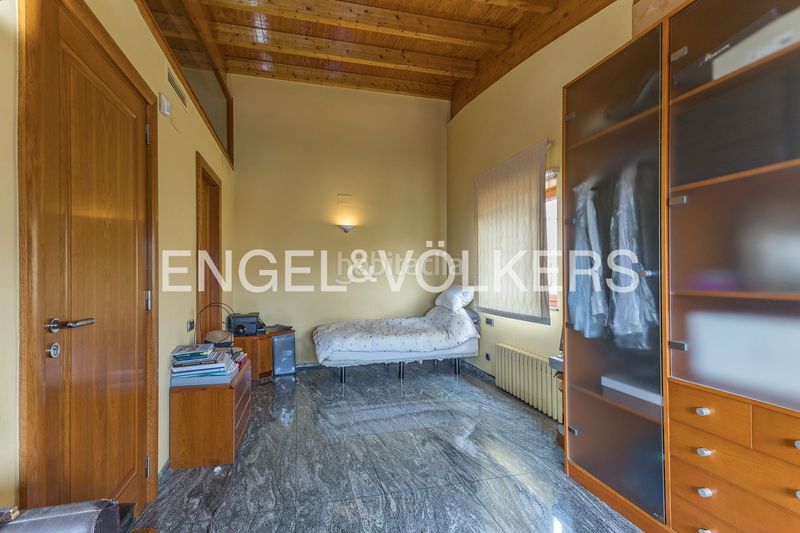 Foto 2a12a453-f666-4034-8ffe-377d5a721787. Casa amb calefacció aparcament piscina a La Miranda Esplugues de Llobregat