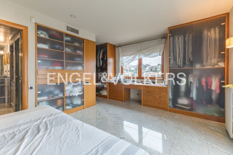 Foto 314569d8-d33d-4910-98af-2a665040a186. Casa amb calefacció aparcament piscina a La Miranda Esplugues de Llobregat