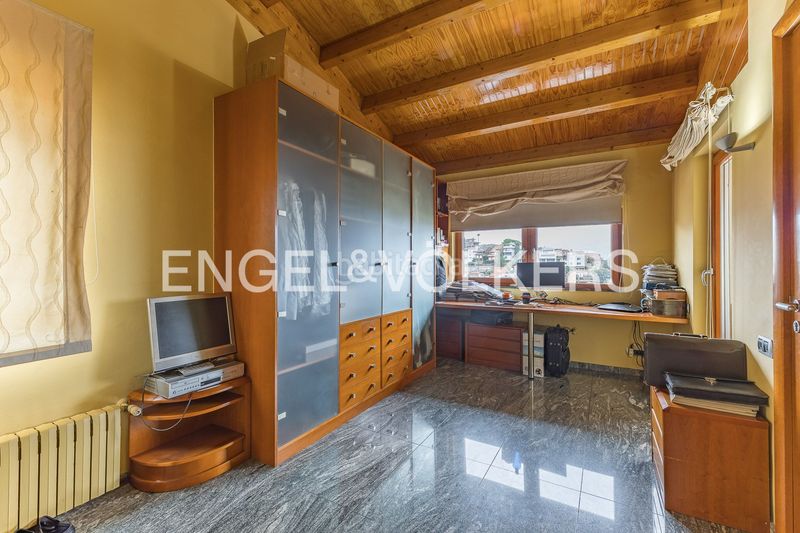 Foto 76f5b940-6e93-444d-8199-dc2e7844b1cb. Casa amb calefacció aparcament piscina a La Miranda Esplugues de Llobregat