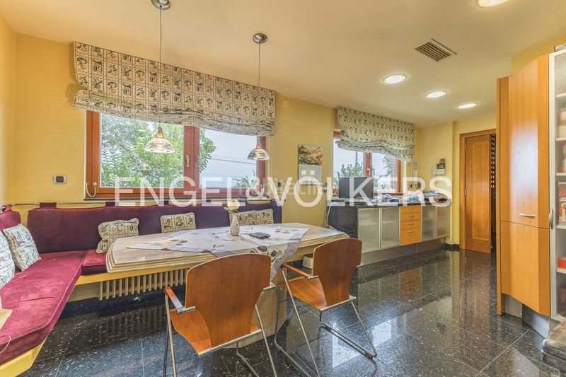Foto 83ba6713-0ee0-4e28-90ea-304d15f7a208. Casa amb calefacció aparcament piscina a La Miranda Esplugues de Llobregat