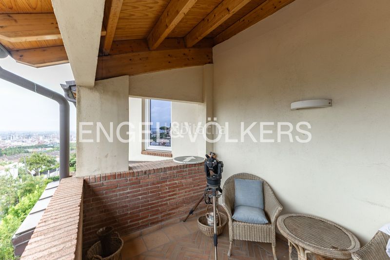 Foto d610d704-6aef-47f8-8829-f8e10f7f8c39. Casa amb calefacció aparcament piscina a La Miranda Esplugues de Llobregat