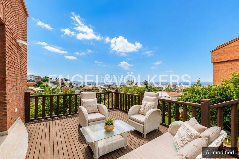 Foto d7d188bb-84f8-4832-8000-88027004e850. Casa amb calefacció aparcament piscina a La Miranda Esplugues de Llobregat