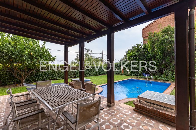 Foto dadedc78-b22d-499d-966e-85524dccc647. Casa amb calefacció aparcament piscina a La Miranda Esplugues de Llobregat
