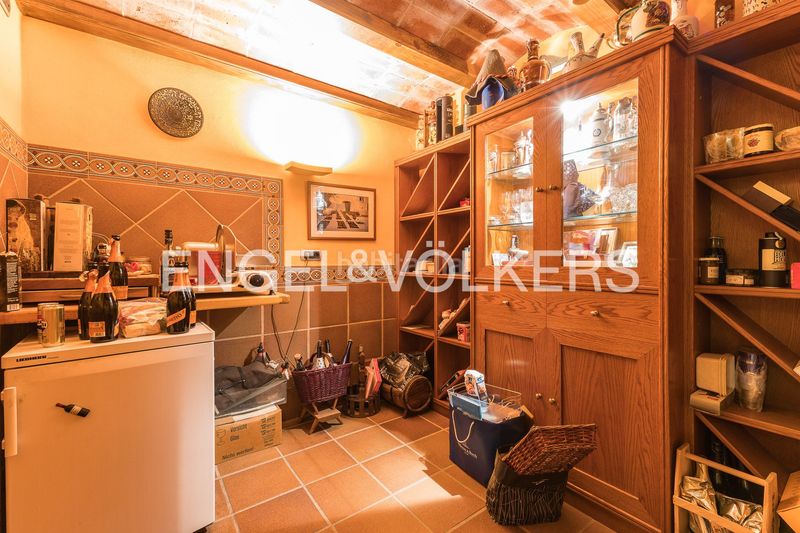 Foto ea47e566-1d8e-4c77-abbb-14b53b54d07e. Casa amb calefacció aparcament piscina a La Miranda Esplugues de Llobregat