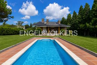 Casa a Llinars del Vallès. Exclusiva casa con piscina en sant antoni de vilamajor